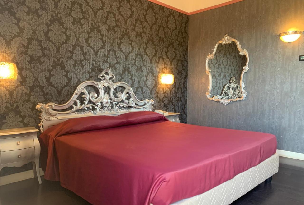 Hotel - Motel Flower Гропелло-Кайроли Экстерьер фото
